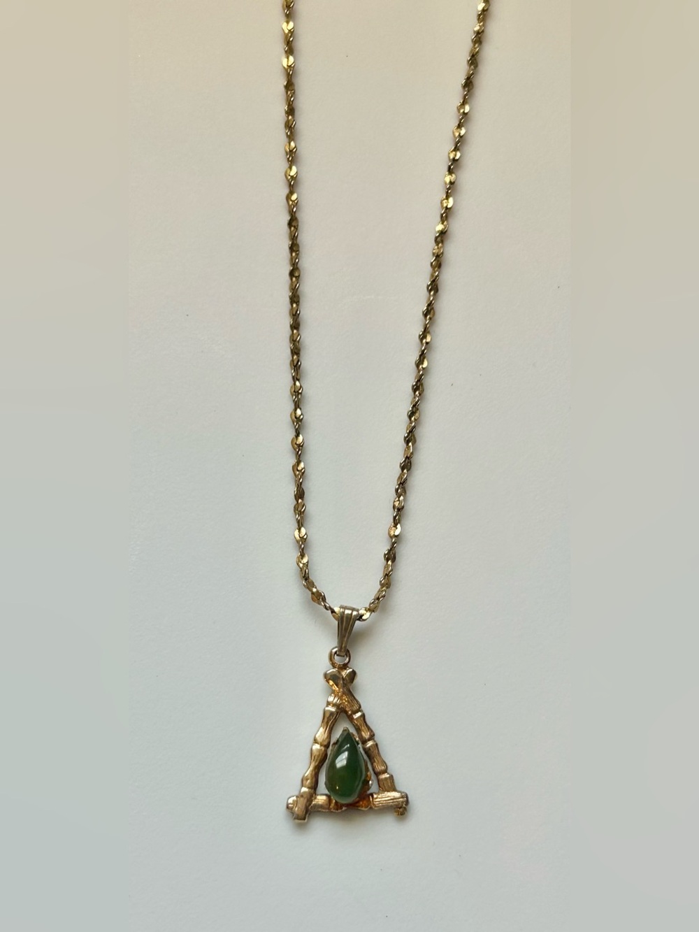 Vintage Faux Jade Pendant Gold Plated Necklace - Picture 3 of 10